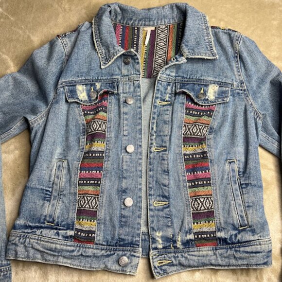 Free People Jackets & Blazers - Free People Embroidered Distressed Denim Jean Jacket Womens Sz 12 BOHO Sthwstrn